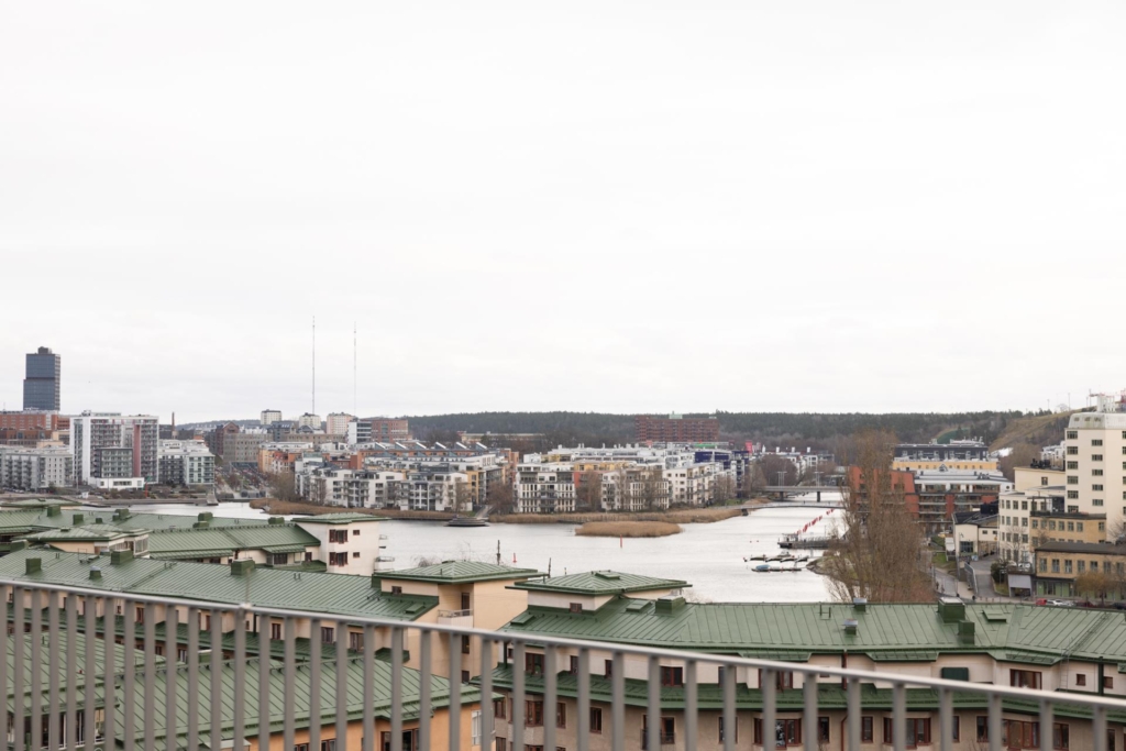 Inflyttningsklar etta med hög standard och mycket låg avgift