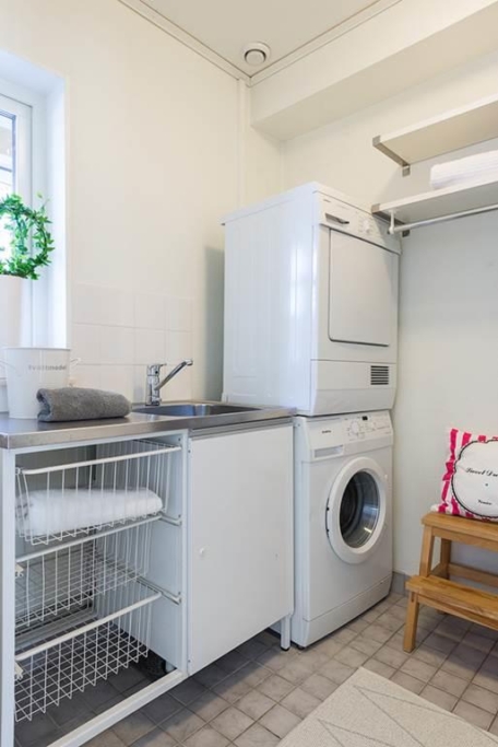 Ett av Silverdals bästa lägen – helt insynsfritt vid skogen!