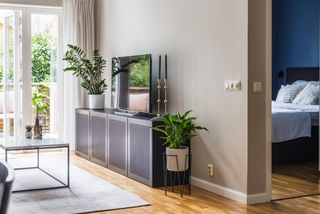 Unik radhustvåa med två uteplatser och trädgård i attraktiva Anneberg!