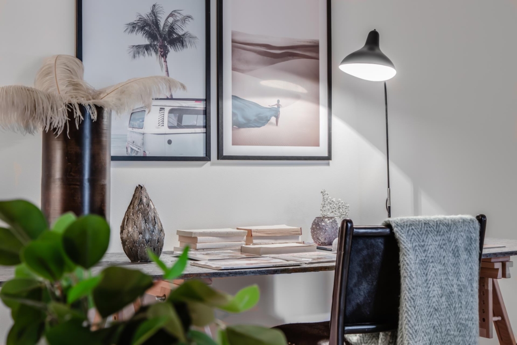 Nyproducerad villa i Svinninge, med påkostad interiör och utsökt läge.