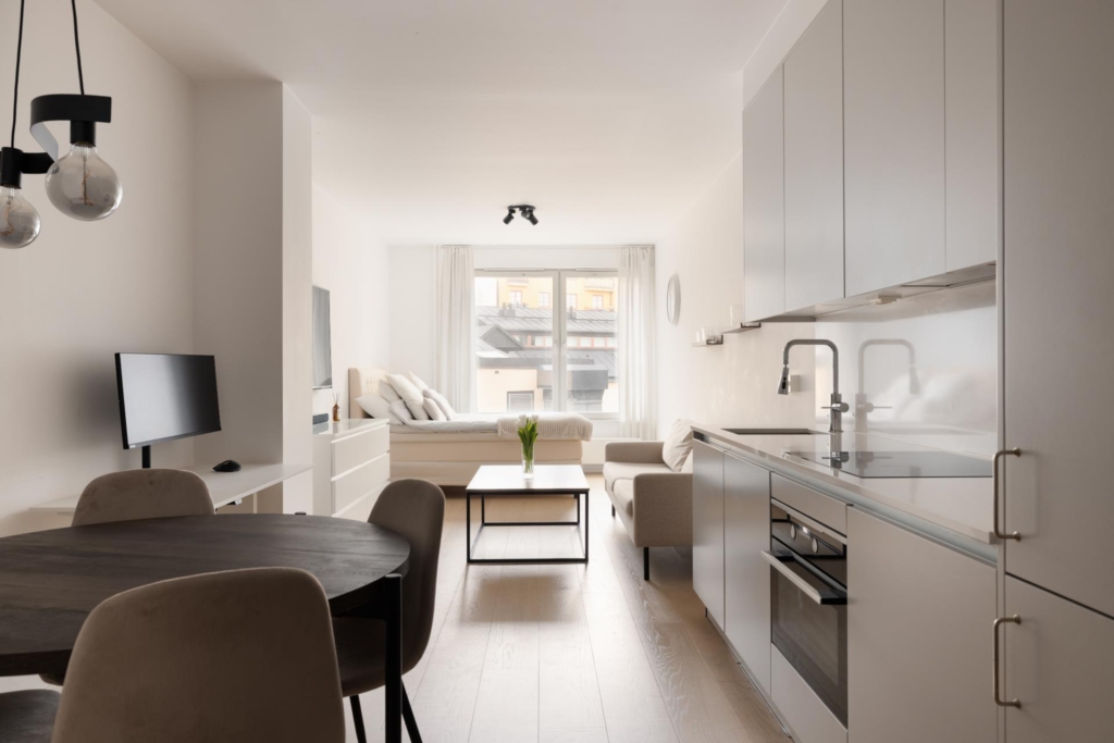 Inflyttningsklar etta med hög standard och mycket låg avgift