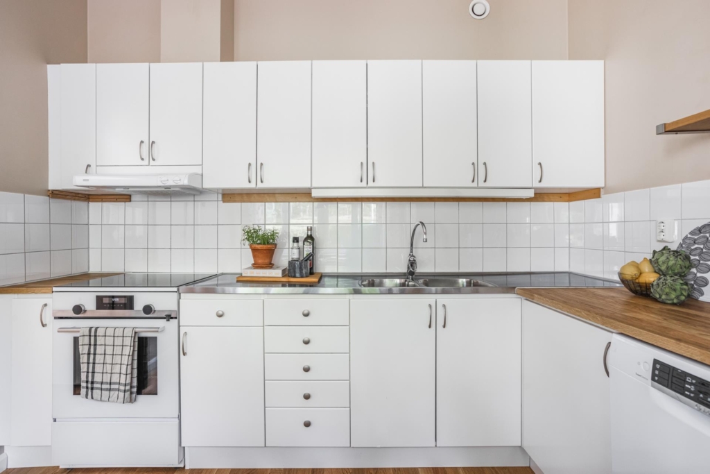 Unik radhustvåa med två uteplatser och trädgård i attraktiva Anneberg!