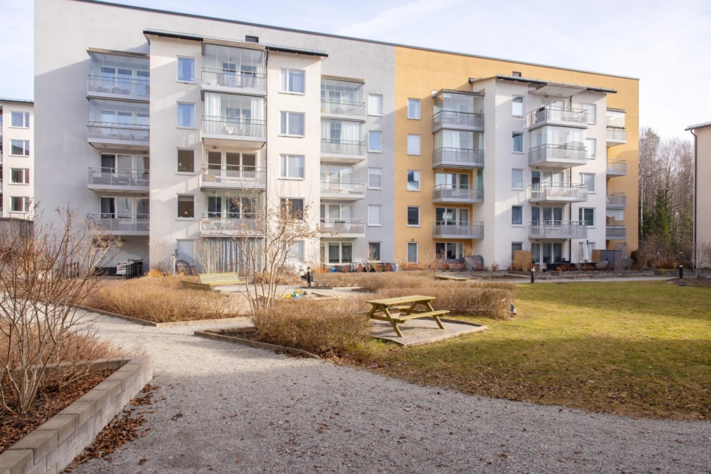 Välplanerad trea med stor balkong i soligt sydvästläge