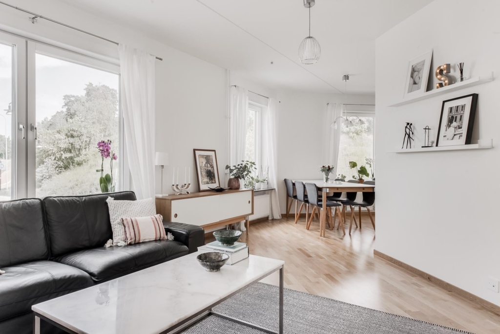 Ljus och välplanerad 4:a med stor söderbalkong