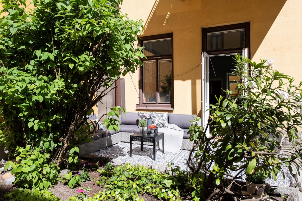 Magisk sekelskiftestrea med solig uteplats!