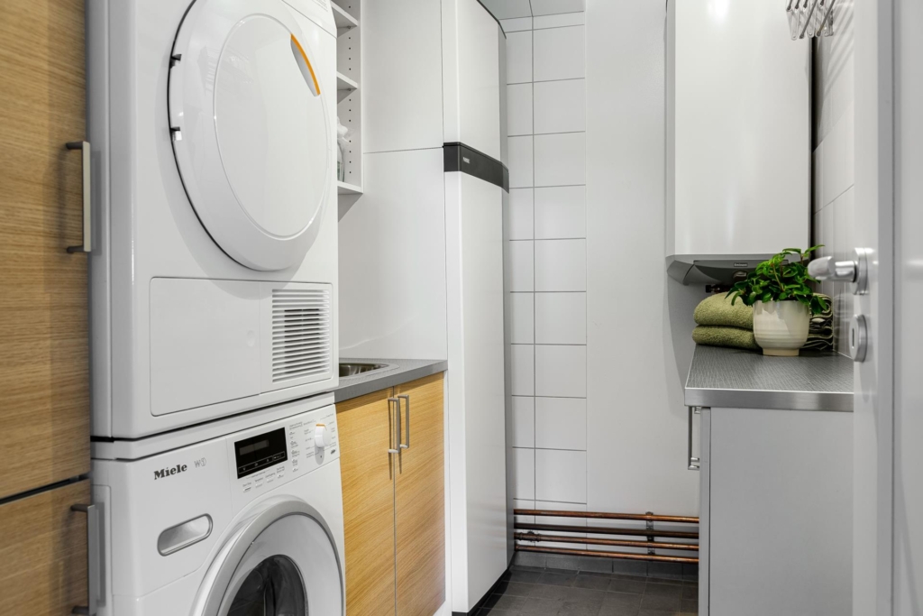 Unikt ljusflöde och rymd – radhus med braskamin och bästa solläge.