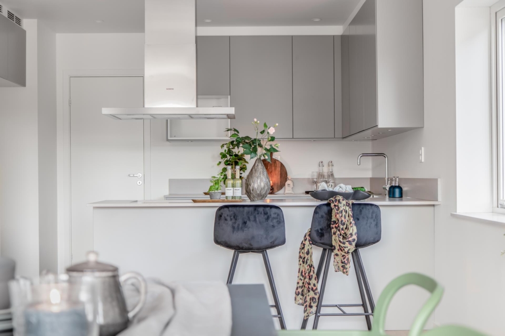 Nyproducerad villa i Svinninge, med påkostad interiör och utsökt läge.