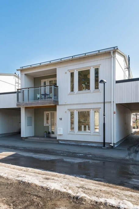 Ett av Silverdals bästa lägen – helt insynsfritt vid skogen!