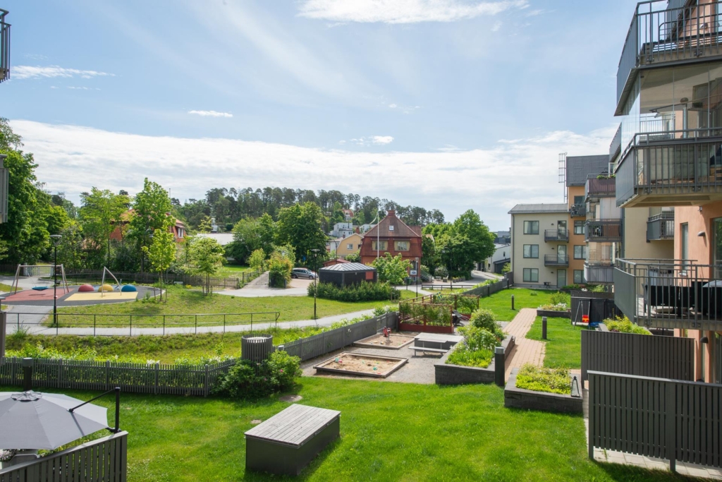 Ljus och välplanerad 4:a med stor söderbalkong