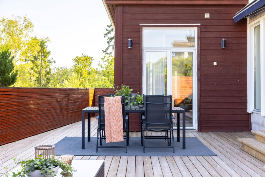 Välkommen till denna välplanerade villa med underbar sjöutsikt.