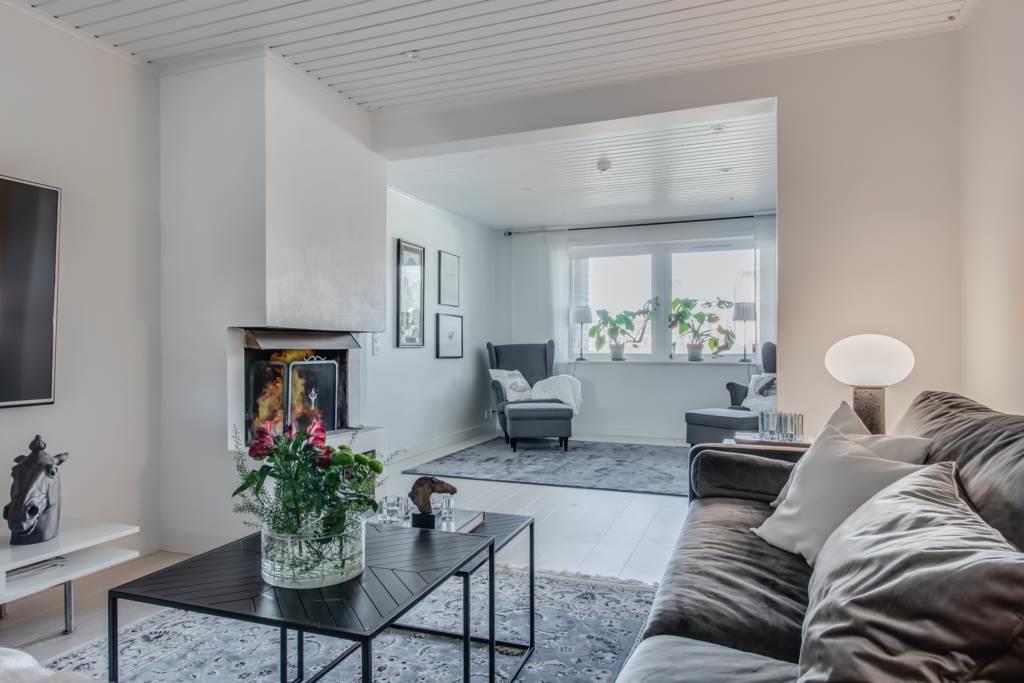 Exklusiv, totalrenoverad villa med pool, bastu och härlig insynsfri tomt.