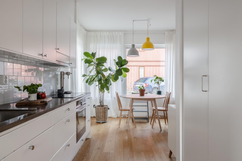 Modernt gavelradhus med 4 sovrum intill parken
