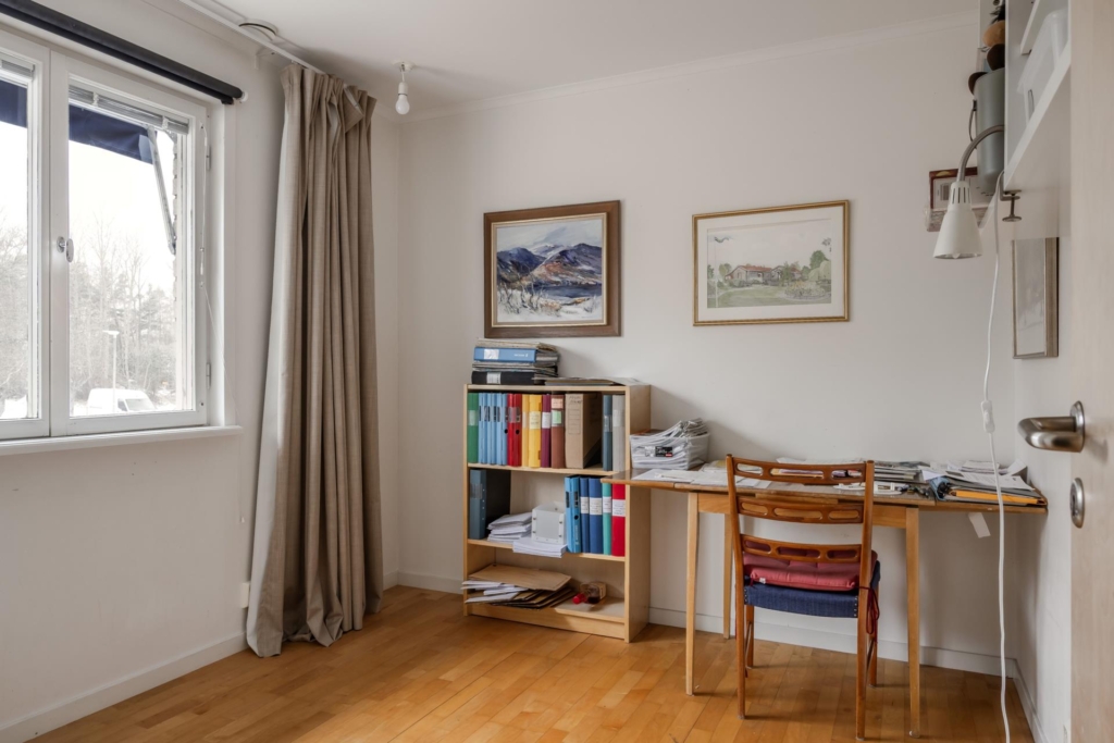 Villa med fantastiska utrymmen! Plats för generationsboende, uthyrningsdel och/eller egen verksamhet