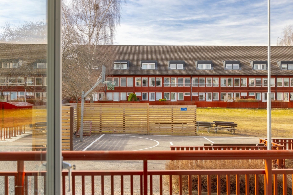 Ljus och rymlig 2,5:a med balkong i bästa sydvästläge