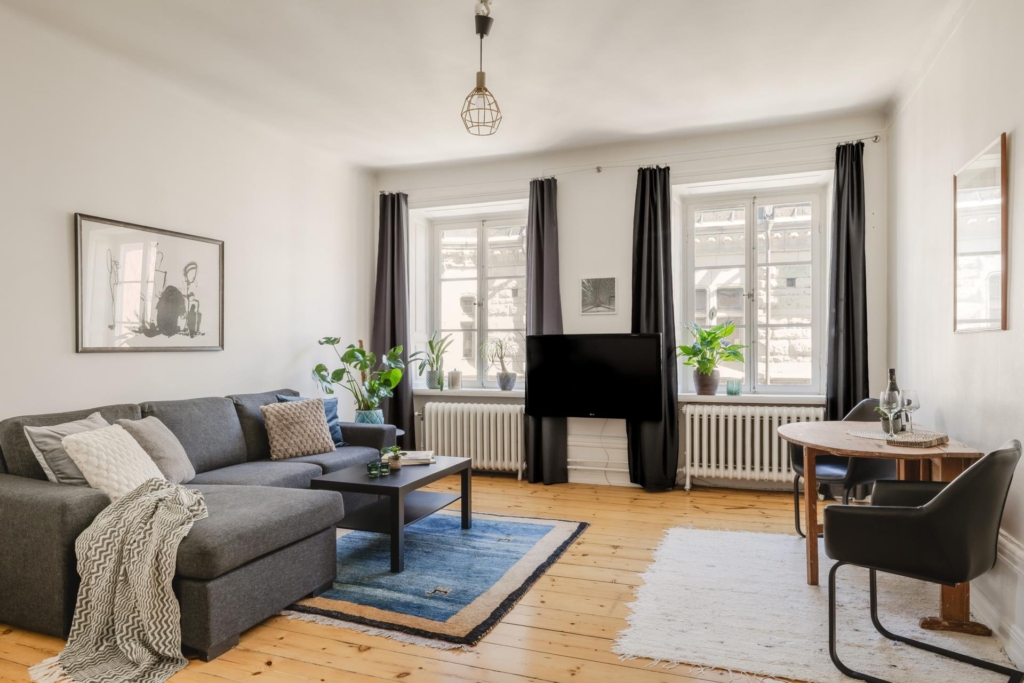 Högt upp i vackert och charmigt hus från mitten av 1800-talet.