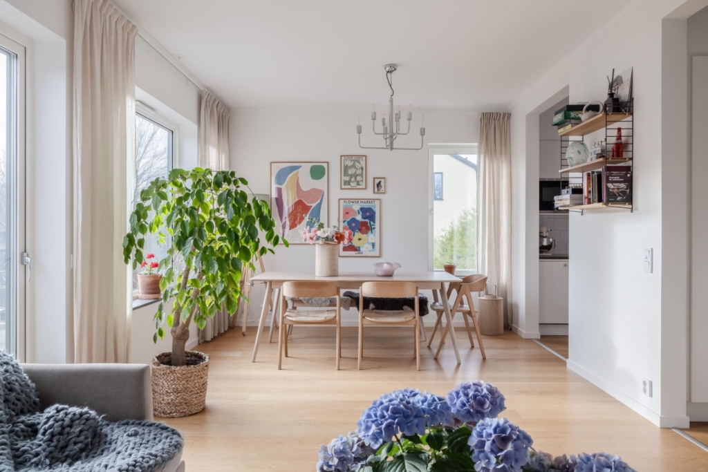 Modernt gavelradhus med 4 sovrum intill parken