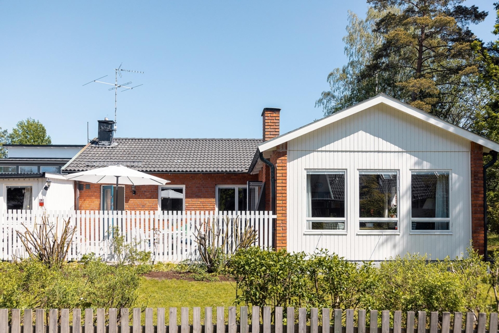 Härlig enplansvilla 7 rum och solig uteplats i optimalt läge