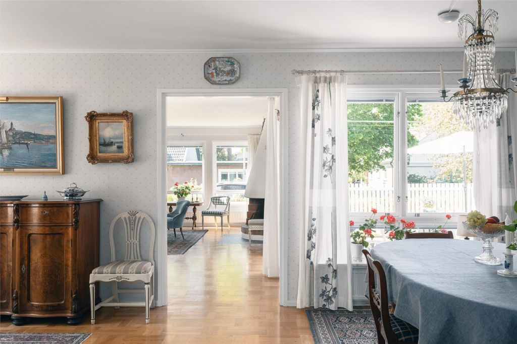 Härlig enplansvilla 7 rum och solig uteplats i optimalt läge
