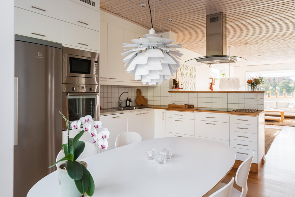 Missa inte chansen till ett av Silverdals mest attraktiva hustyper och läge – med 6 rum på 141 kvm