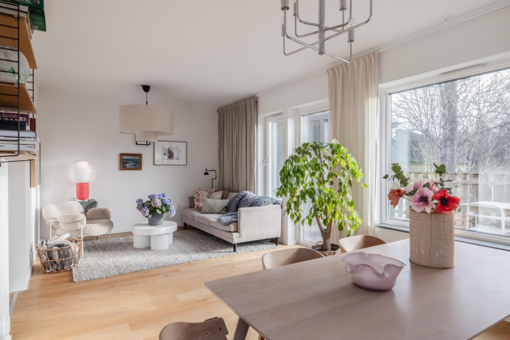 Modernt gavelradhus med 4 sovrum intill parken