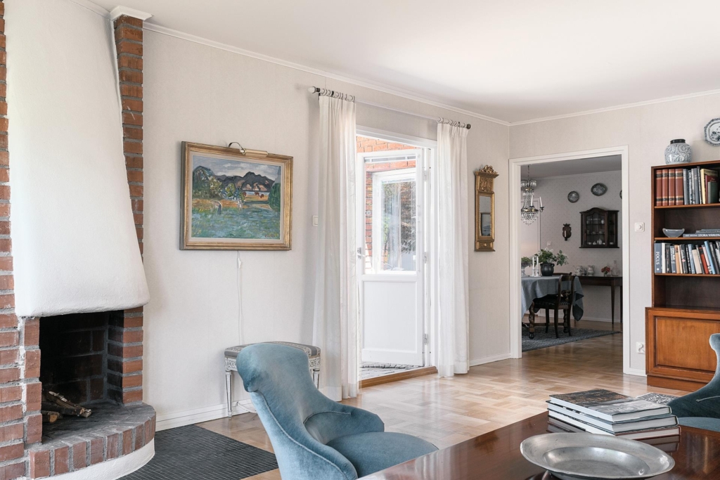 Härlig enplansvilla 7 rum och solig uteplats i optimalt läge