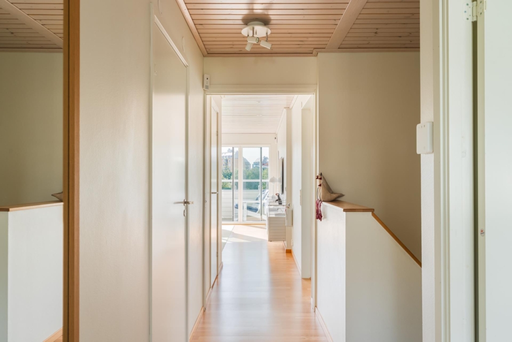 Missa inte chansen till ett av Silverdals mest attraktiva hustyper och läge – med 6 rum på 141 kvm