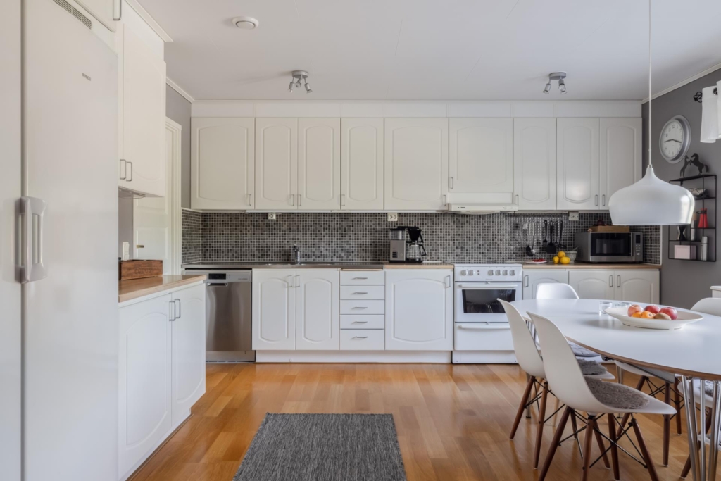 Välkommen till detta underbara hus med bullerby känsla.