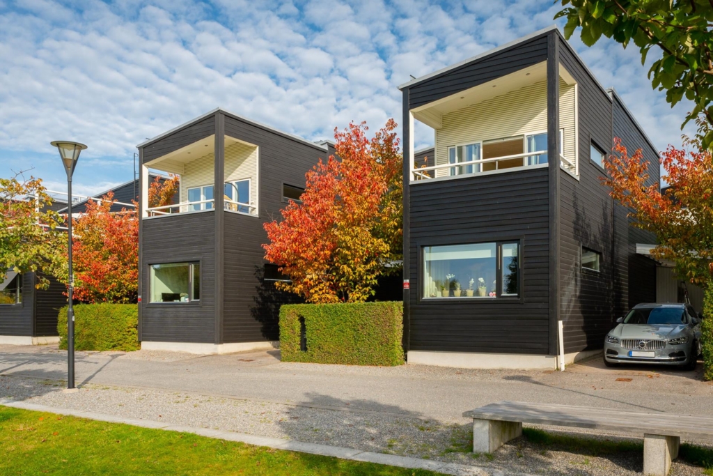 Missa inte chansen till ett av Silverdals mest attraktiva hustyper och läge – med 6 rum på 141 kvm