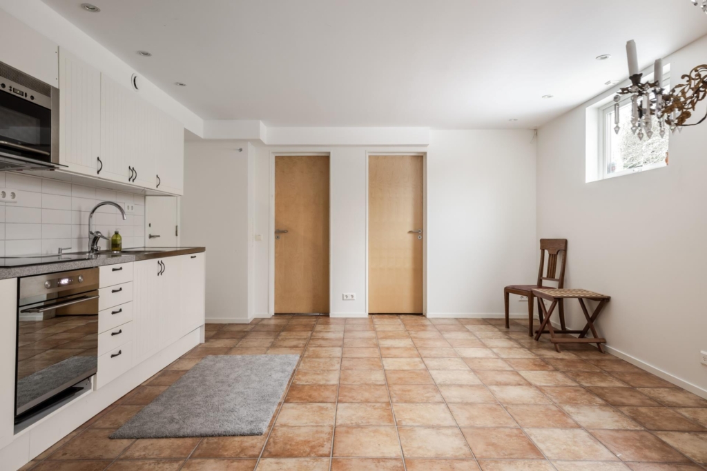 Villa med fantastiska utrymmen! Plats för generationsboende, uthyrningsdel och/eller egen verksamhet