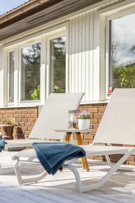 Exklusiv, totalrenoverad villa med pool, bastu och härlig insynsfri tomt.