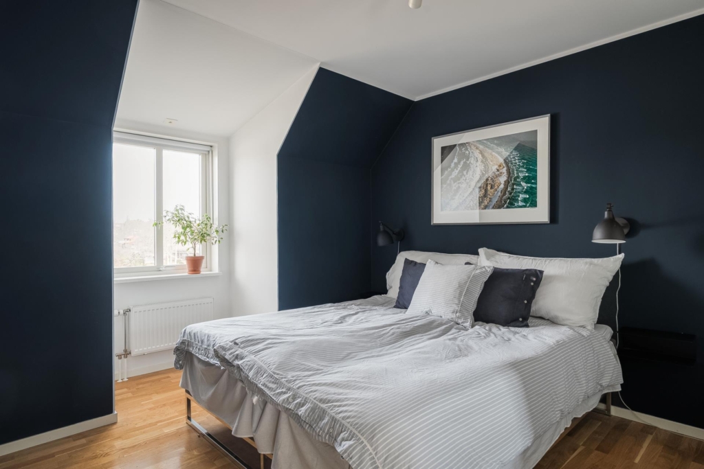 Sjötomt och brygga invid Bagarsjön! Bekvämt lägenhetsboende kombinerat med villalivets fördelar.