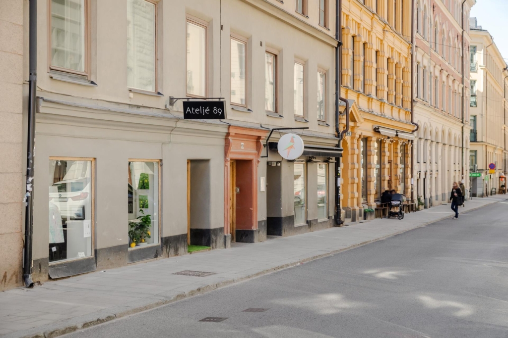 Högt upp i vackert och charmigt hus från mitten av 1800-talet.