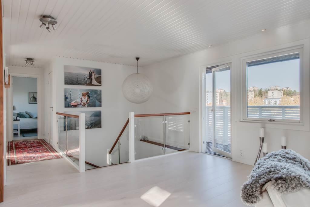 Exklusiv, totalrenoverad villa med pool, bastu och härlig insynsfri tomt.