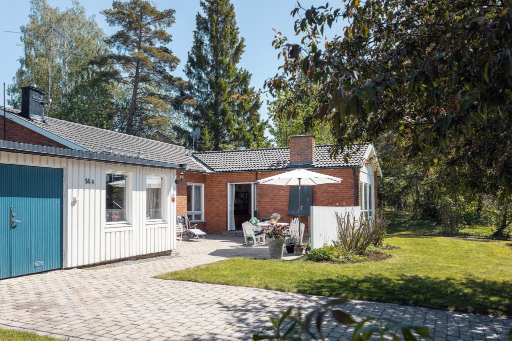Härlig enplansvilla 7 rum och solig uteplats i optimalt läge