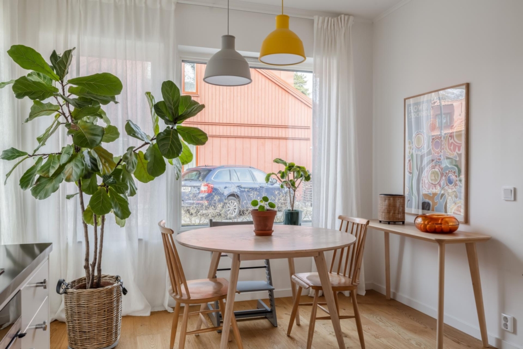 Modernt gavelradhus med 4 sovrum intill parken