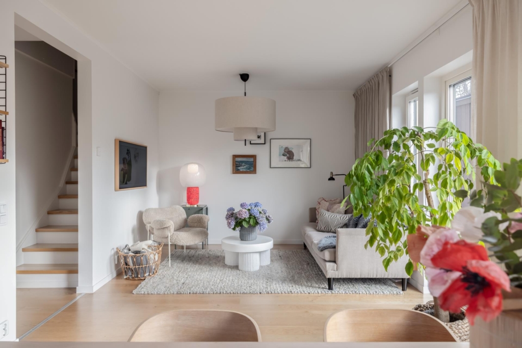Modernt gavelradhus med 4 sovrum intill parken
