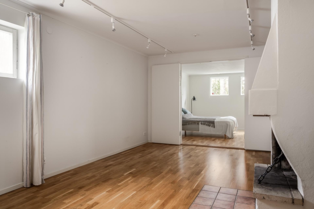 Villa med fantastiska utrymmen! Plats för generationsboende, uthyrningsdel och/eller egen verksamhet