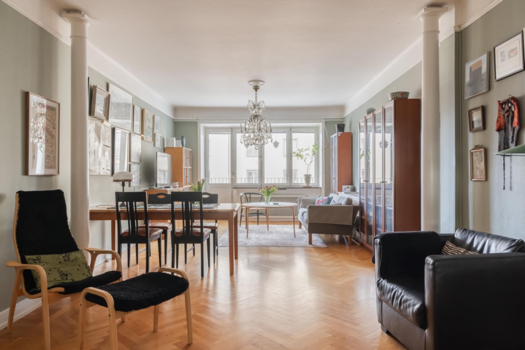 Elegant 30-talstrea belägen på eftertraktad Kungsholmsadress – balkong, öppen spis och två badrum