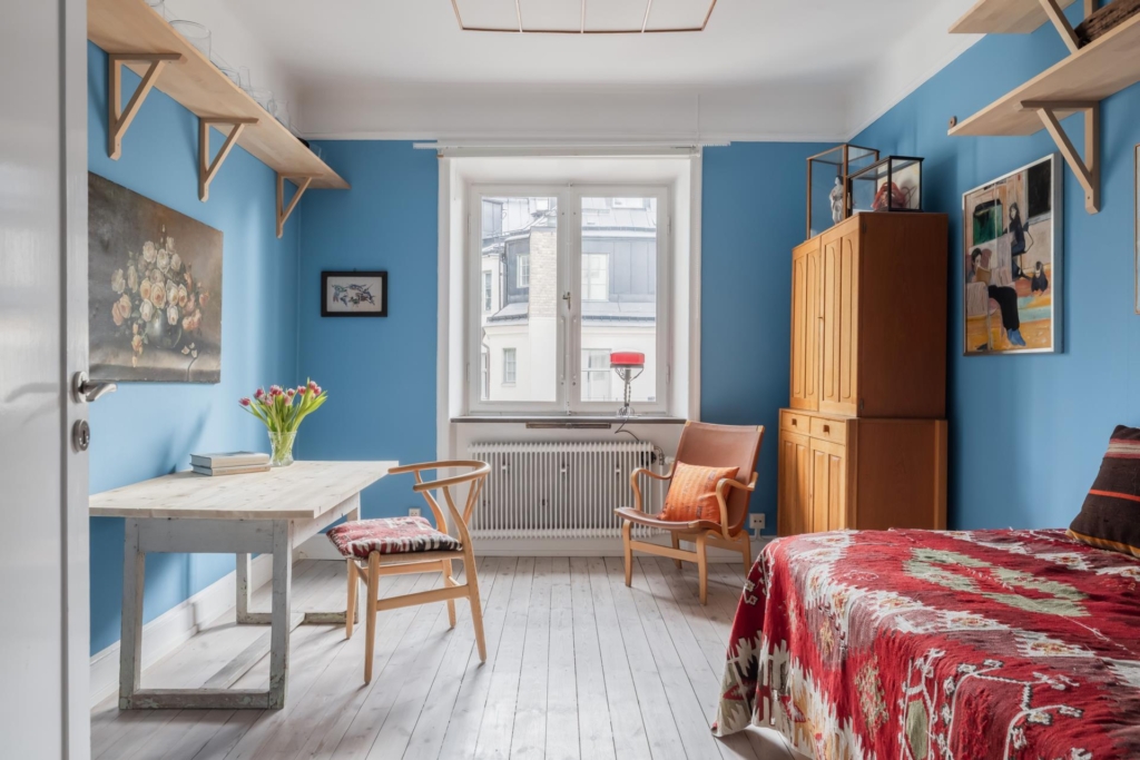 Elegant 30-talstrea belägen på eftertraktad Kungsholmsadress – balkong, öppen spis och två badrum