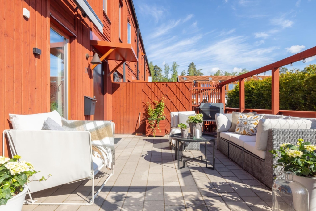 Välplanerat gavelradhus i idylliska Silverdal med generöst ljusinsläpp