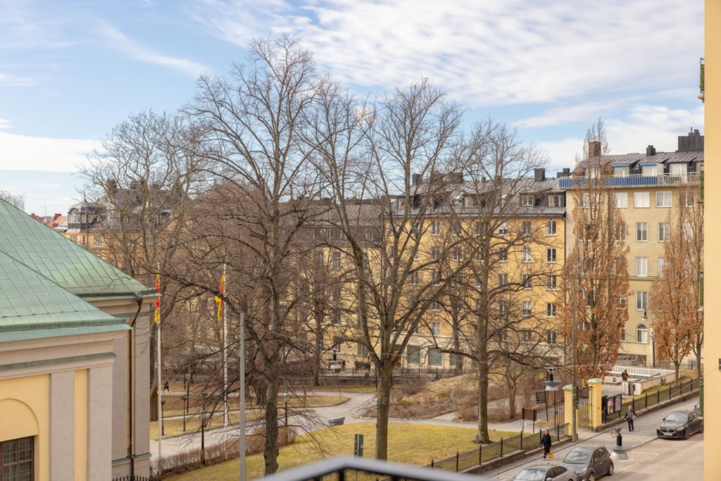 Elegant 30-talstrea belägen på eftertraktad Kungsholmsadress – balkong, öppen spis och två badrum