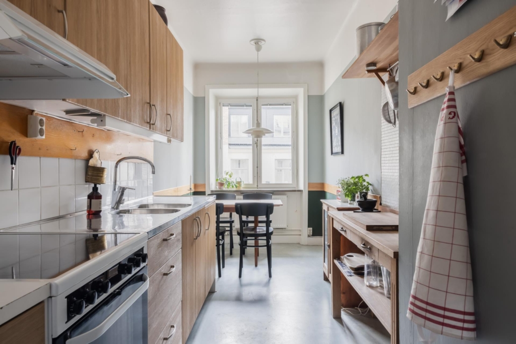 Elegant 30-talstrea belägen på eftertraktad Kungsholmsadress – balkong, öppen spis och två badrum
