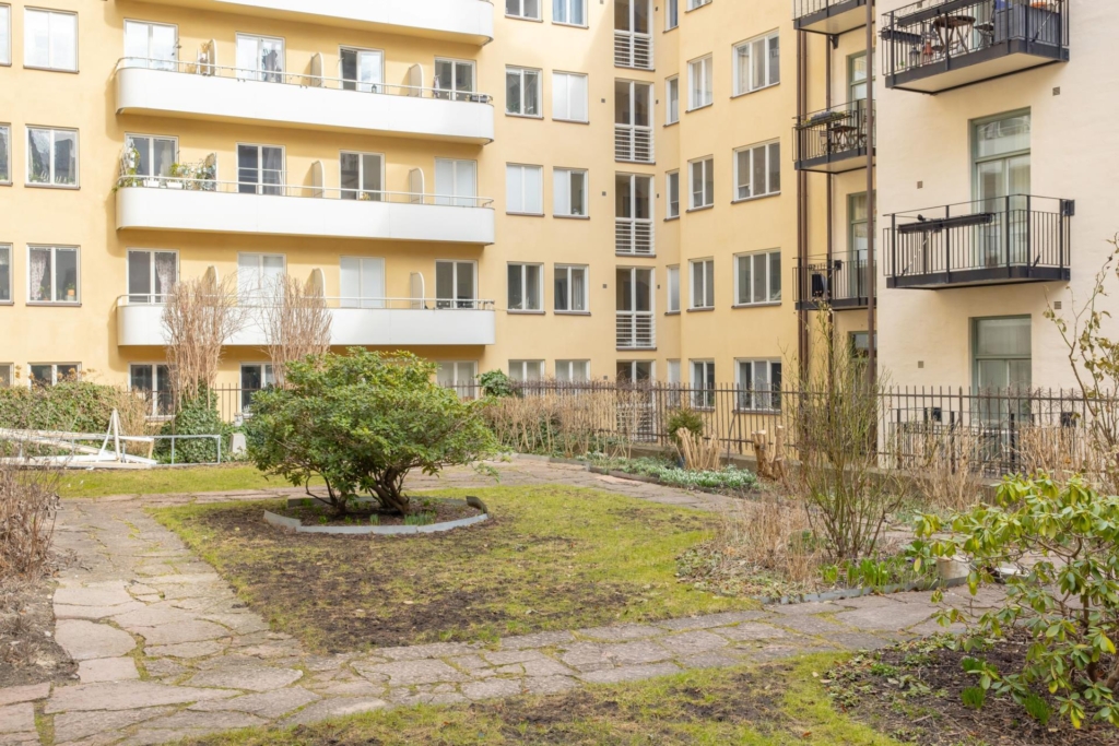 Elegant 30-talstrea belägen på eftertraktad Kungsholmsadress – balkong, öppen spis och två badrum