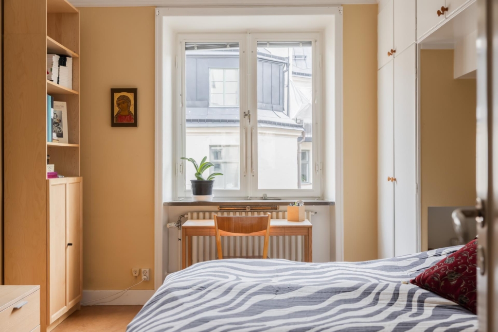 Elegant 30-talstrea belägen på eftertraktad Kungsholmsadress – balkong, öppen spis och två badrum