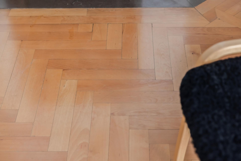 Elegant 30-talstrea belägen på eftertraktad Kungsholmsadress – balkong, öppen spis och två badrum