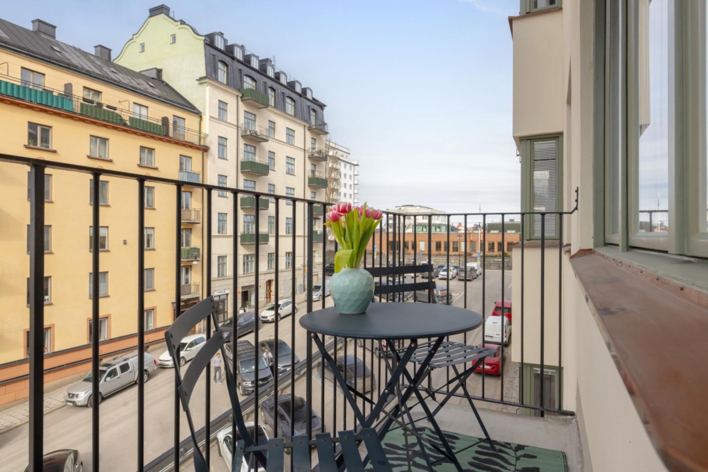 Elegant 30-talstrea belägen på eftertraktad Kungsholmsadress – balkong, öppen spis och två badrum