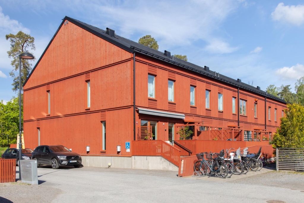 Välplanerat gavelradhus i idylliska Silverdal med generöst ljusinsläpp