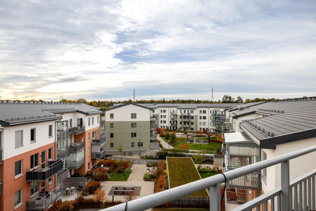Unik vindsvåning med terrass och balkong