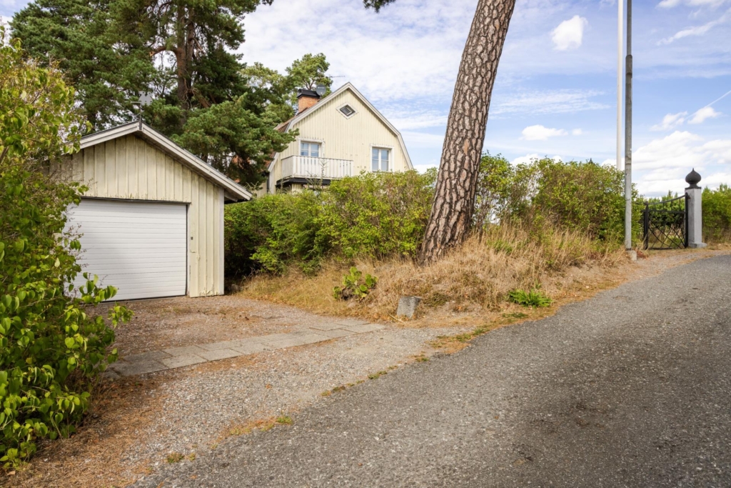 Skapa ditt drömhem med Edsvikens vatten som utsikt.