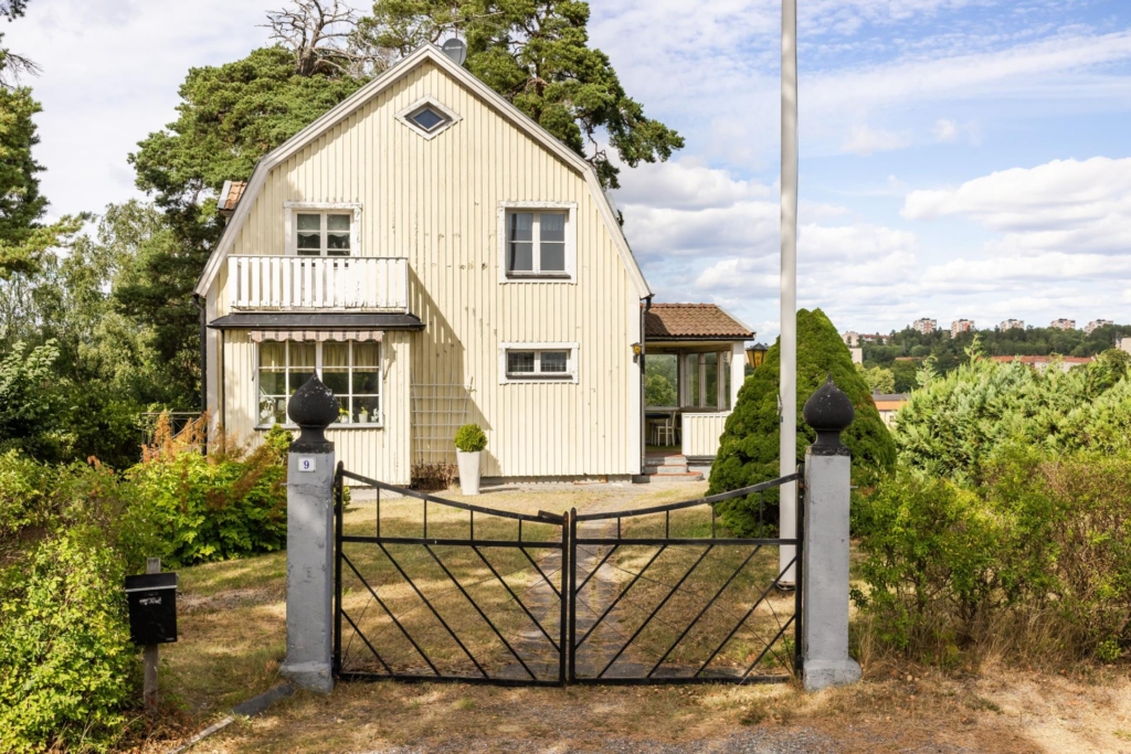 Skapa ditt drömhem med Edsvikens vatten som utsikt.